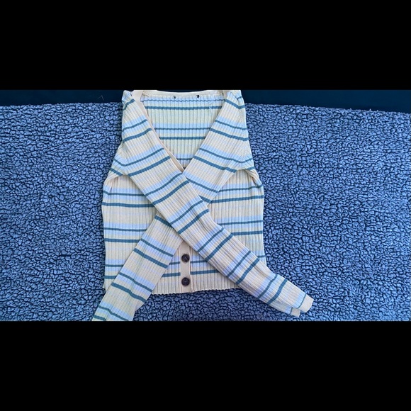 Yellow top button down!!! - Picture 2 of 3